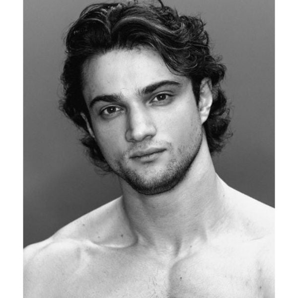 31 Men s Middle Part Flow Haircut UmeyWitold 31 Men s Middle Part Flow Haircut UmeyWitold